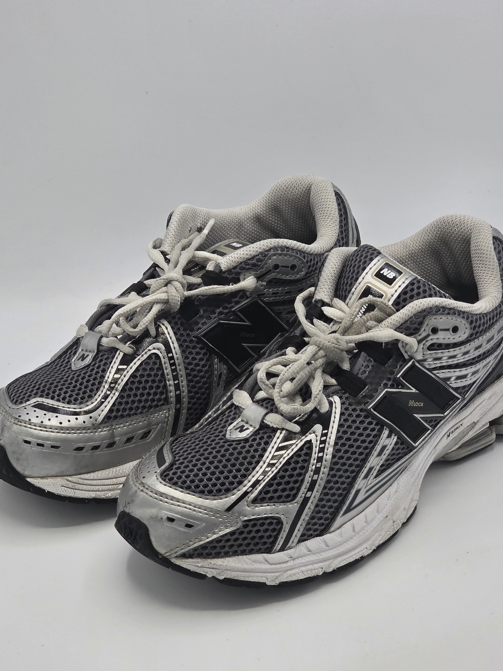 New Balance 1906R Kids Sneakers Metallic Silver Black Size 6.5Y